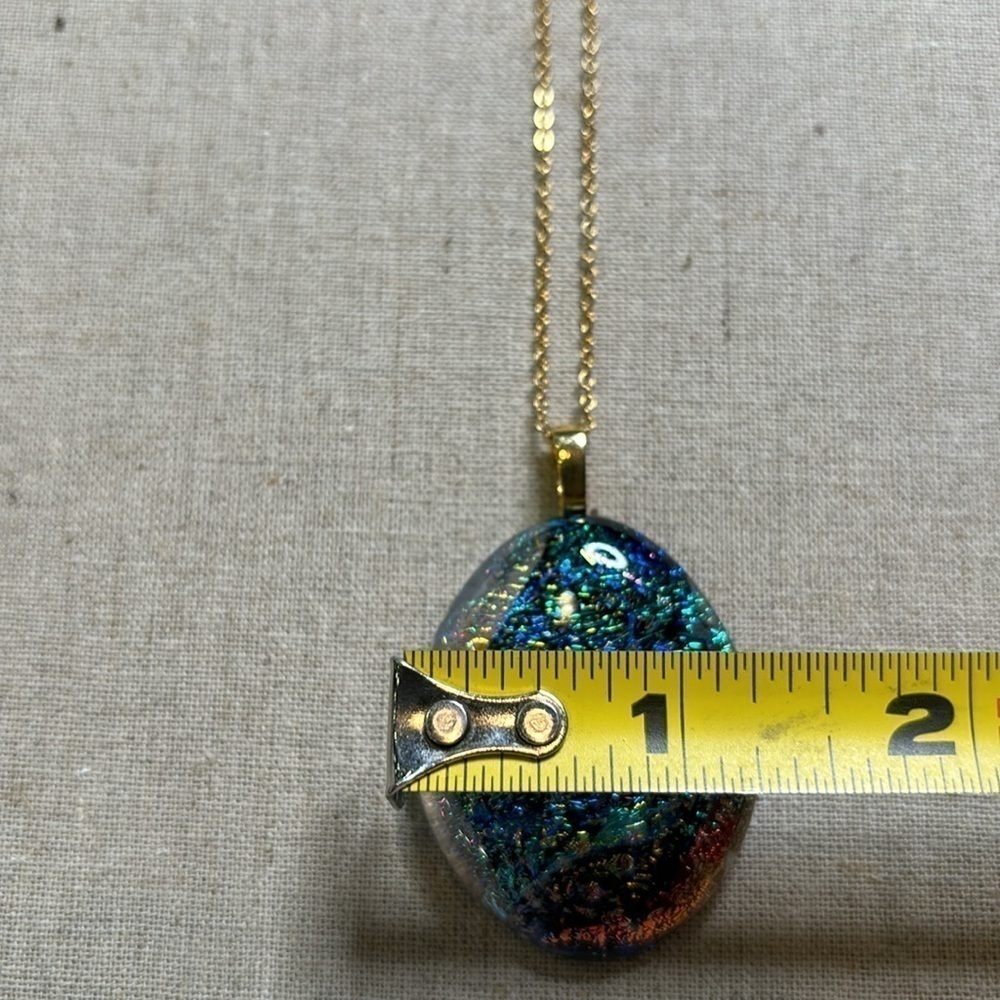 Dichroic fused glass pendant with chain - Picture 8 of 9